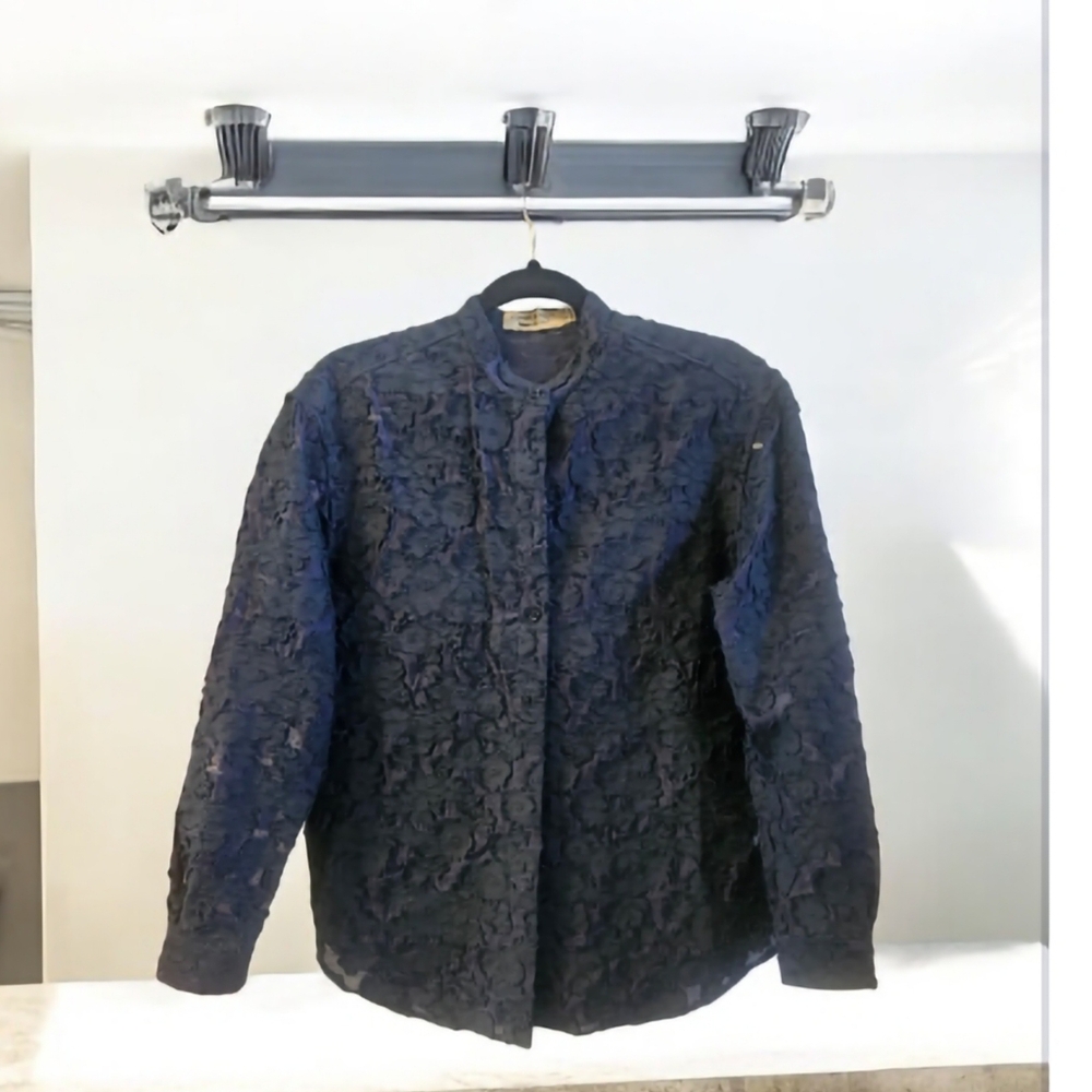 Burberry fitted lace blouse
